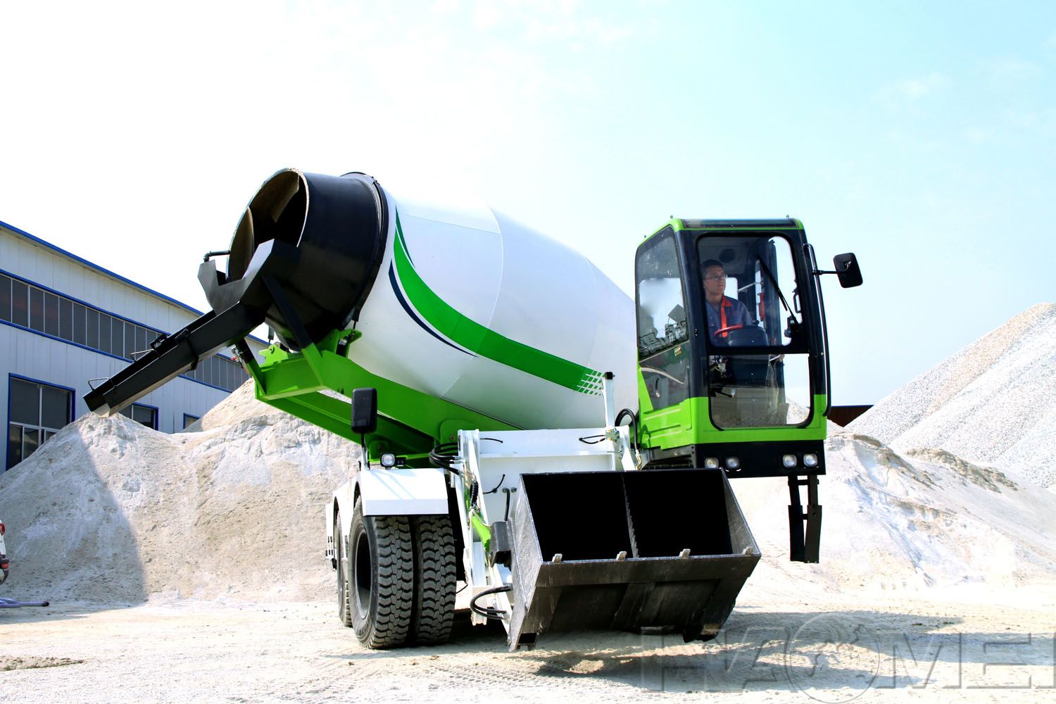 3.5cbm self-loading concrete mixer truck.jpg