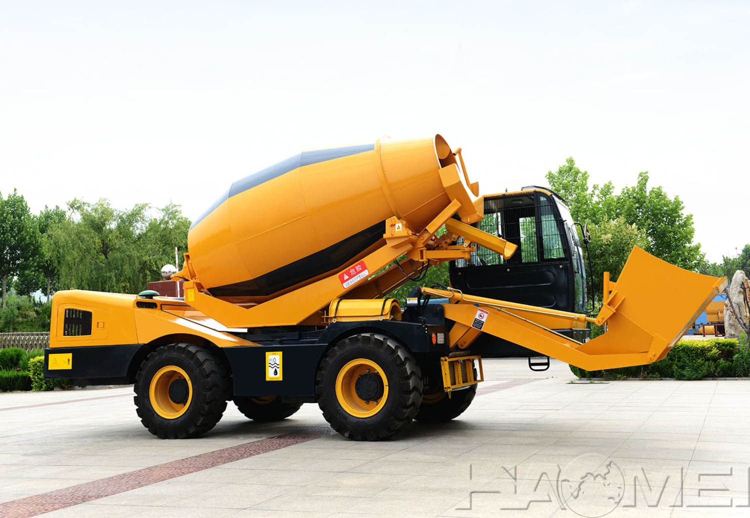 1764923136490010.jpg Self-loading-concrete-mixer-truck.jpg