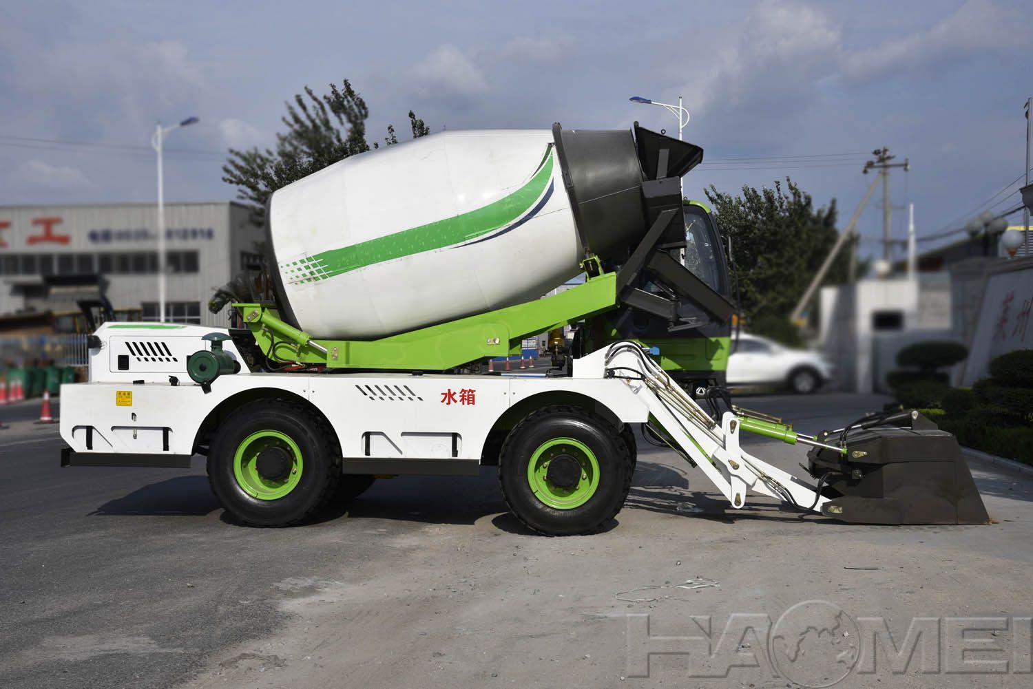 self-loading-concrete-mixer.jpg