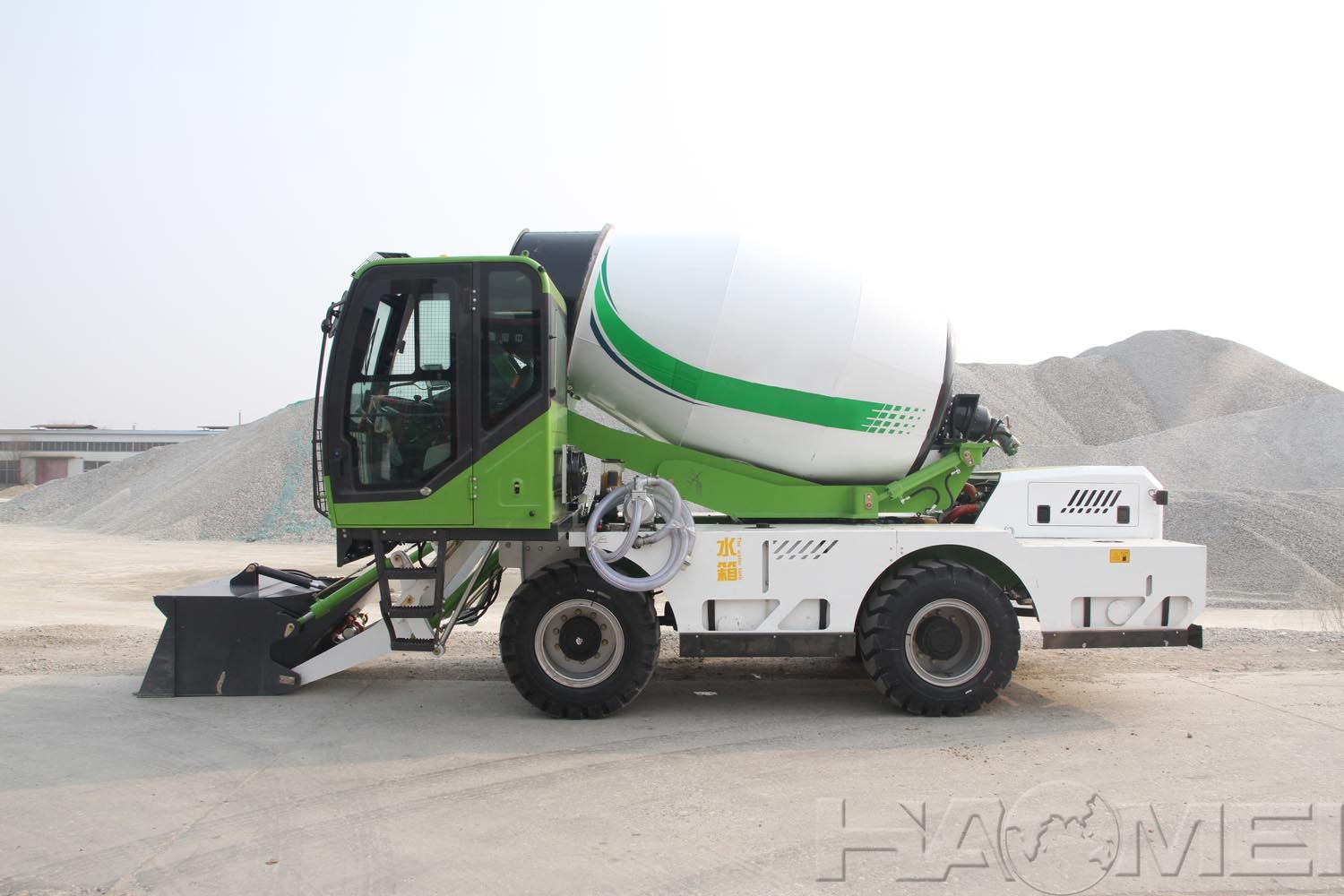 4cbm-Self-Loading-Concrete-Mixer.jpg