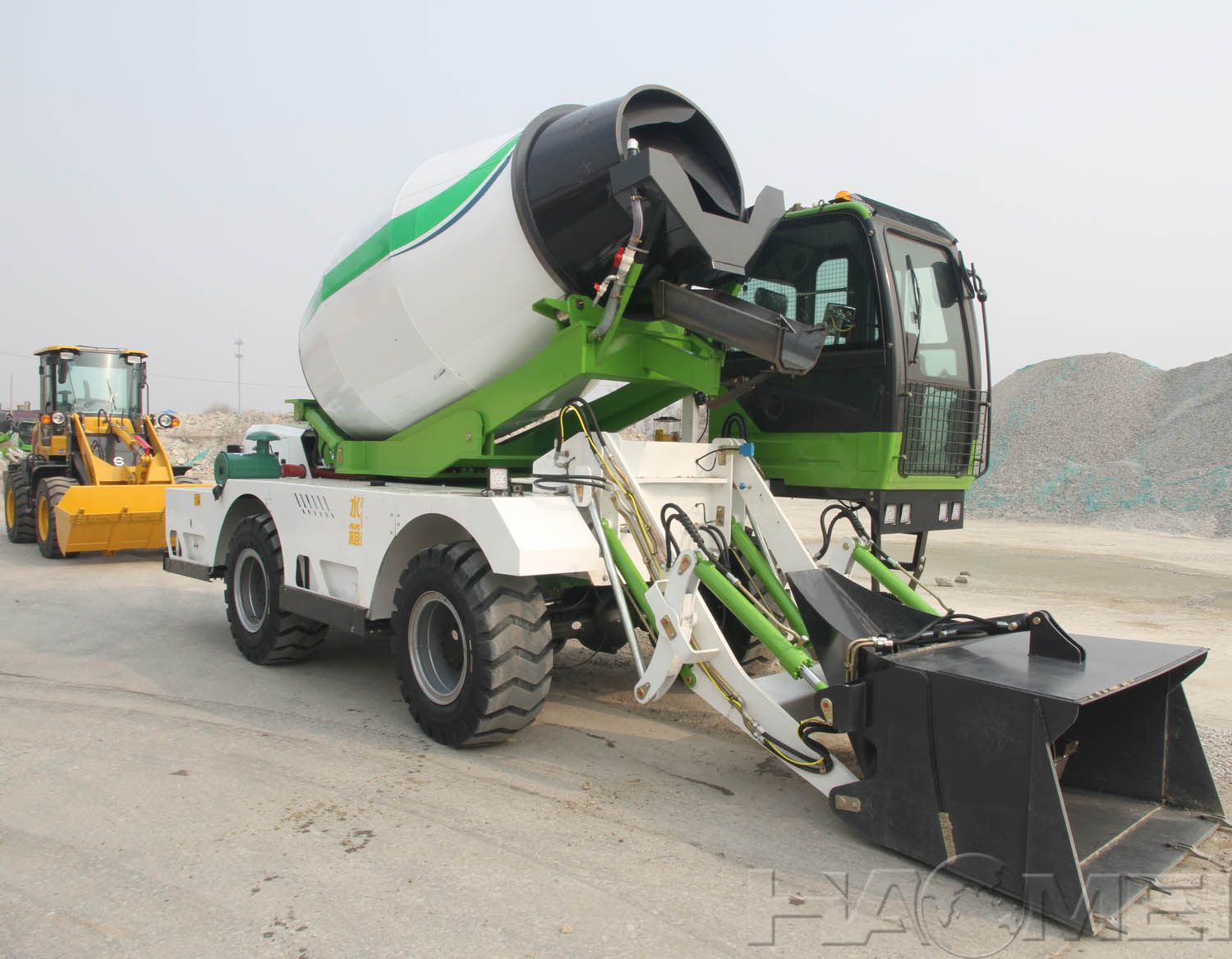 Self-Loading Concrete Mixer.jpg