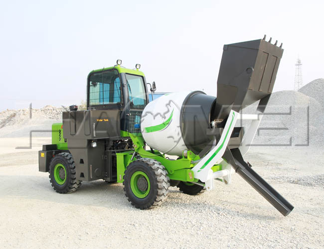 شاحنة خلط الخرسانة ذاتية التحميل ذات سعة كبيرة للبناء